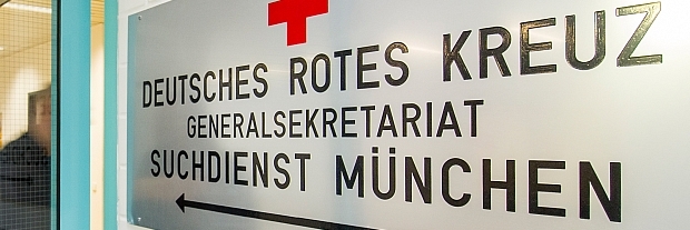 Der Schriftzug "Suchdienst München"