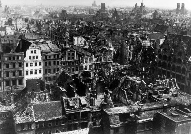 21.600 der 30.000 Gebude Breslaus wurden zerstrt: Schlesiens Hauptstadt nach den Kmpfen