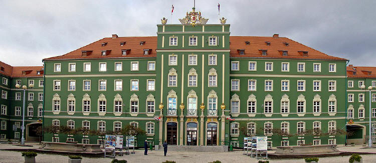 Das Stettiner Rathaus war frher Sitz der pommerschen Provinzialregierung. - (Sitz des Oberprsidiums der preuischen Provinz Pommern); erbaut 1924-1927 nach Entwurf des Berliner Architekten Georg Steinmetz.